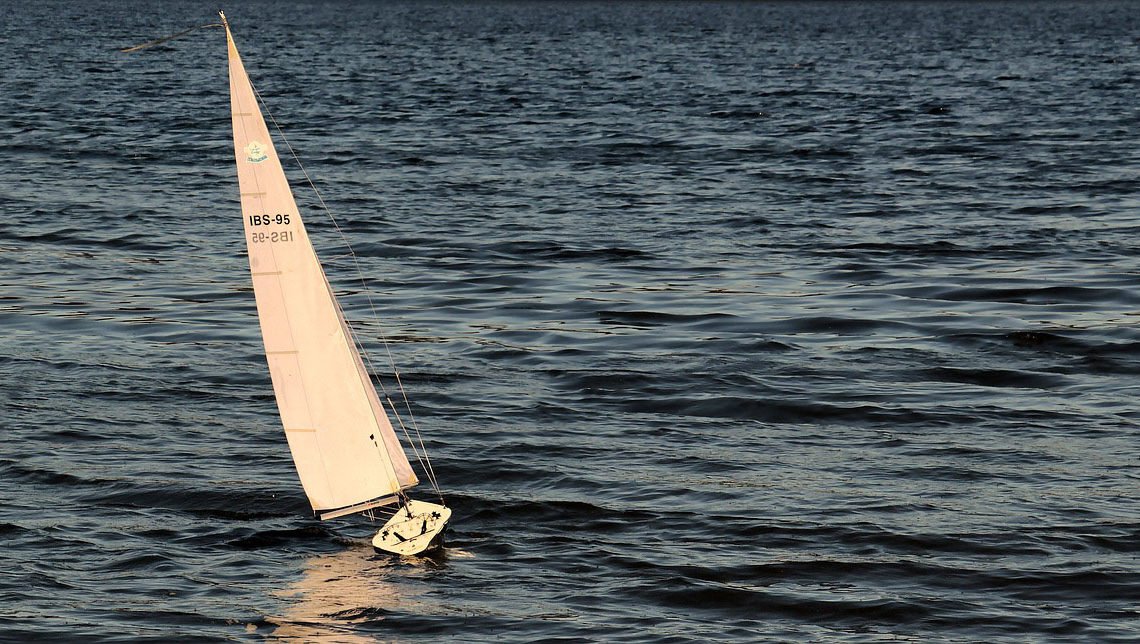 best rc sailboat